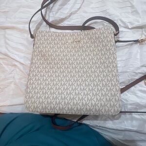 NWOT Large Michael Kors Crossbody Signature logo